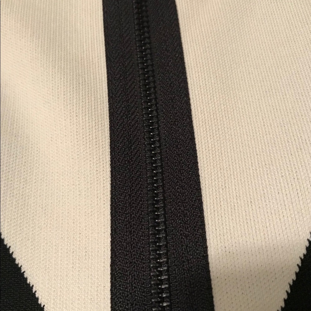 BCBGMAXAZRIA “Evianna” Geometric Jacquard Dress - Picture 4 of 6